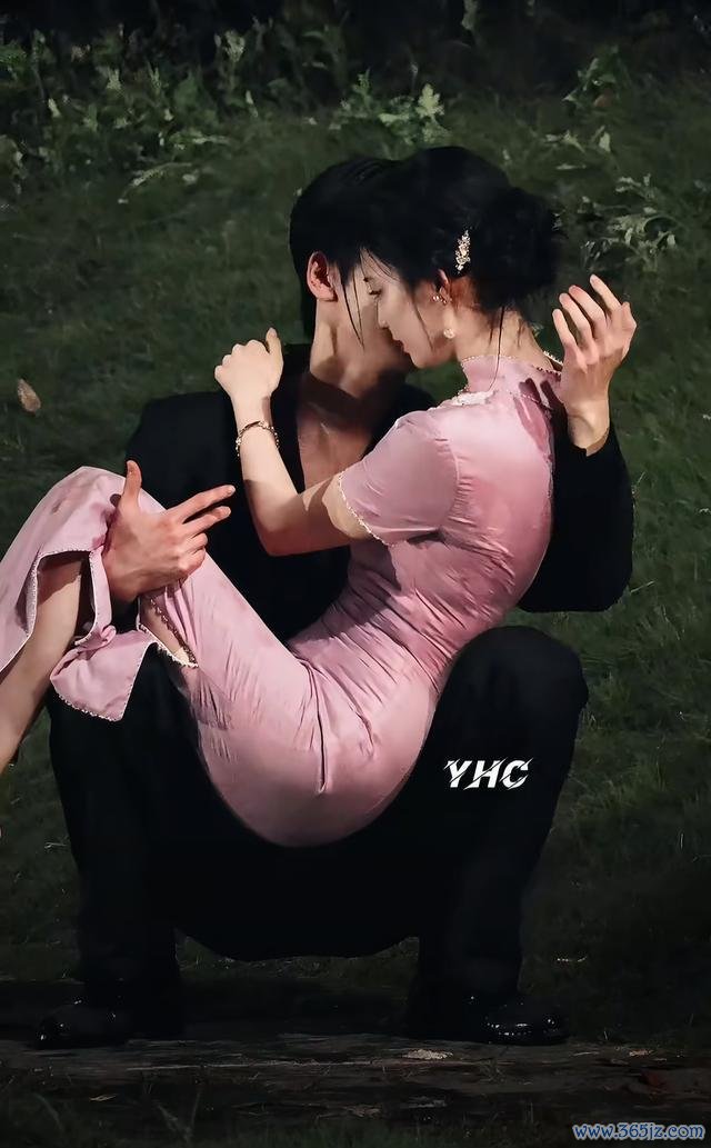 张凌赫王楚然素颜跳探戈 反差魅力引爆笑点